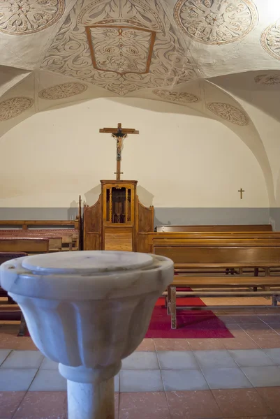 Dentro de la capilla de un santuario — Foto de Stock