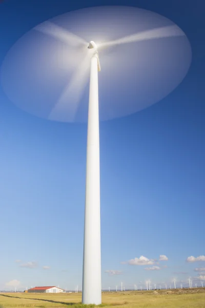 Wind turbine in motion. — Stock Photo, Image