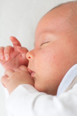 Yeni doğmuş bir erkek bebeğin yakın çekim :)