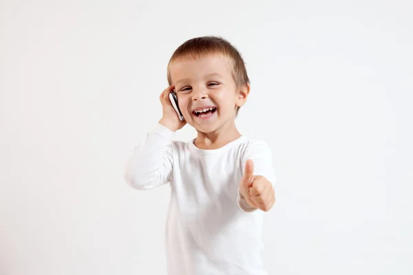Μικρό αγόρι, μιλώντας στο τηλέφωνο, τον αντίχειρα επάνω — Φωτογραφία Αρχείου