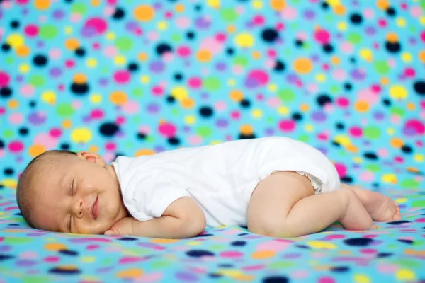 Niño dormido, sonriendo — Foto de Stock