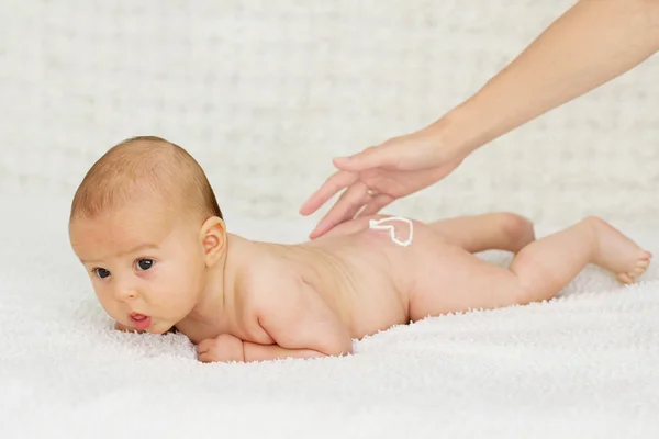 Baby boy with a heart of cream — Stock Photo, Image