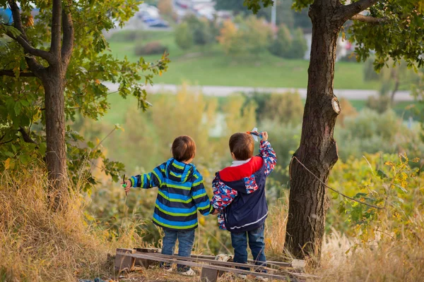 Uçaklar ile iki erkek — Stok fotoğraf