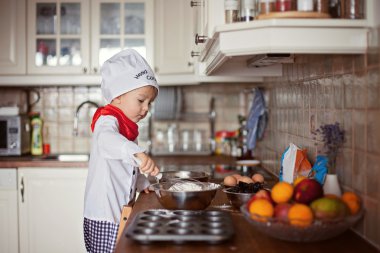 küçük çocuk, muffins pişirme