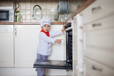 küçük çocuk, muffins pişirme
