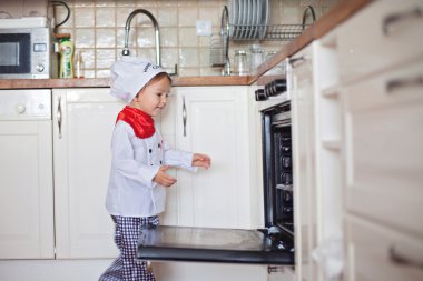 küçük çocuk, muffins pişirme