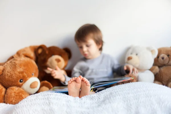 Boy, reading a book, educating himself — Stock Photo, Image