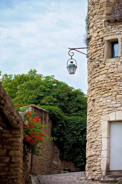 Rue du village historique de Gordes, Provence, France — Photo