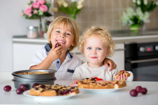 Cute Little Toddler Child Eating Homemade Plum Pie Home Tasty — Stock Photo, Image