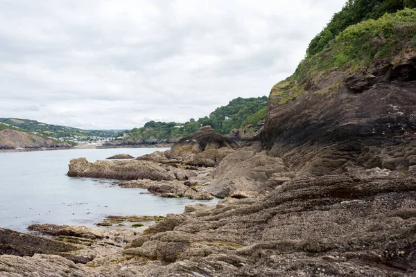 Кам Янистий Пляж Англії Океан Скелі Похмурий День — стокове фото