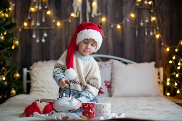 Cute Toddler Child Boy Christmas Outfut Playing Wooden Cabin Christmas — Stock Photo, Image