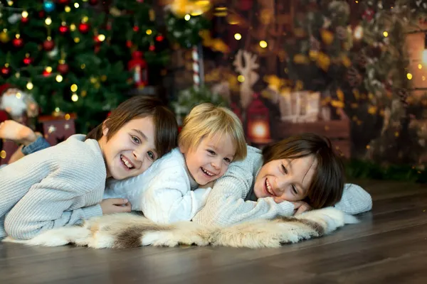 Happy Family Children Pet Dog Enjoying Christmas Time Together Celethday — Stock fotografie