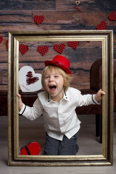 Lindo Niño Rubio Lindo Niño Con Decoración San Valentín Amor —  Fotos de Stock