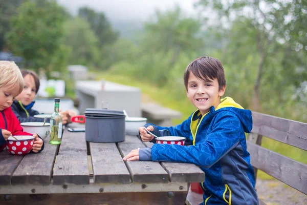 Children Eating Dinner Public Wooden Bench While Camping Holiday Lofoten — Stockfoto