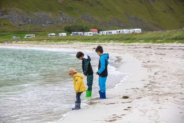 Happy Children Enjoying White Sand Beach Norway Running Playing Water — Photo