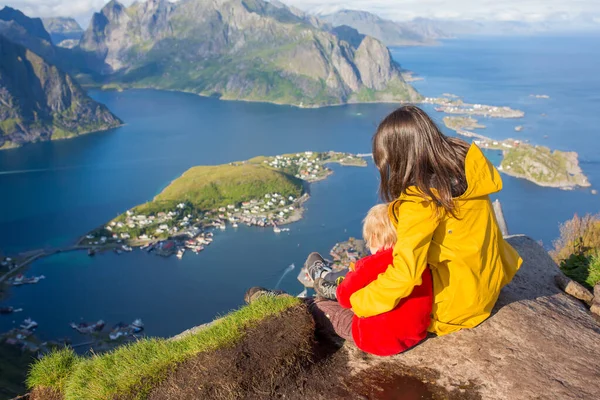 Woman Yellow Raincoat Her Child Enjoying Splendid View Fjords Reinebringen — Stock Photo, Image