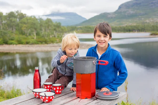 Happy Child Eating Bench Rest Stop Road Mom Cooking Small — Fotografia de Stock