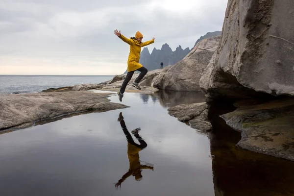 Woman Having Fun Tungeneset Senja Norway Jumping Big Puddle Making — Fotografia de Stock