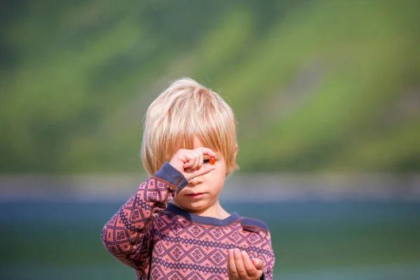 Cute Toddler Child Eating Vitamin Pills Children Beach Child Taking — Stockfoto