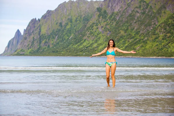 Woman Enjoying Freezing Cold Water Ersfjord Beach Senja Island Beautiful — Photo