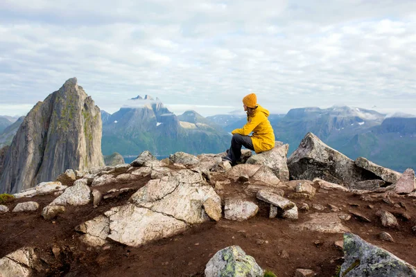 Happy Family Standing Rock Looking Segla Mountain Senja Island North — Fotografia de Stock