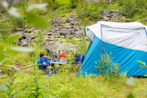 Happy Family Having Breakfast Family Tent Norway While Wild Camping — Zdjęcie stockowe