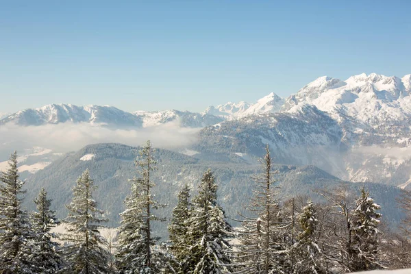 在阳光明媚的日子里 滑雪场的奥地利Apls风景秀丽 高山上的冬季雪景秀丽 — 图库照片