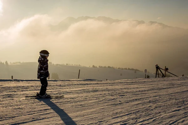 Mignon Enfant Âge Préscolaire Garçon Ski Heureux Autriche Apls Par — Photo