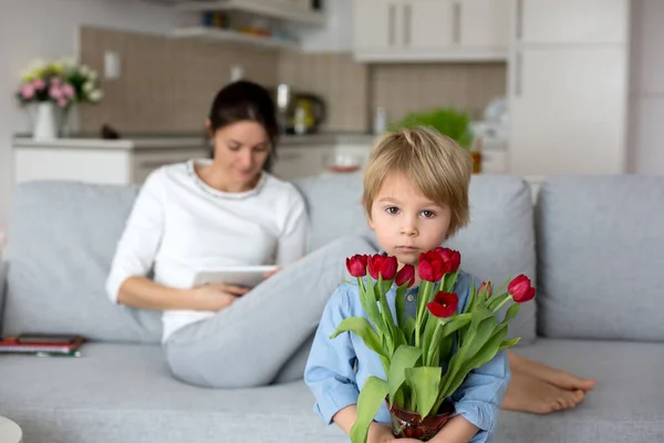 Child Toddler Boym Holding Flowers Mother Her Holiday Mothers Day — Stock Photo, Image