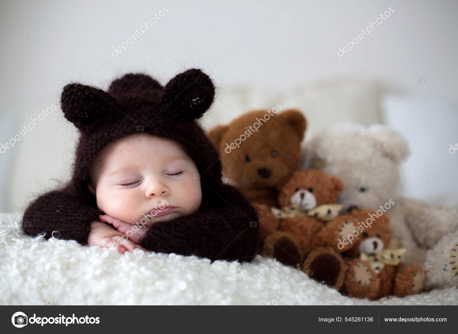 Sweet Little Baby Boy Dressed Handmade Knitted Brown Soft Teddy Stock Photo  by ©t.tomsickova 545261136