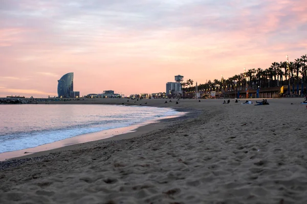 Prachtig Landschap Van Het Strand Barcelona Stad Bij Zonsondergang Spanje — Stockfoto