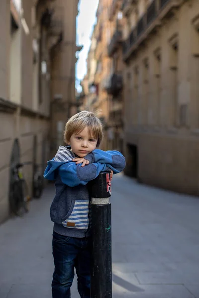 Barselona Şehrine Hayranlık Duyan Şirin Çocuk Turistler Spanya Çocuklarla Aile — Stok fotoğraf