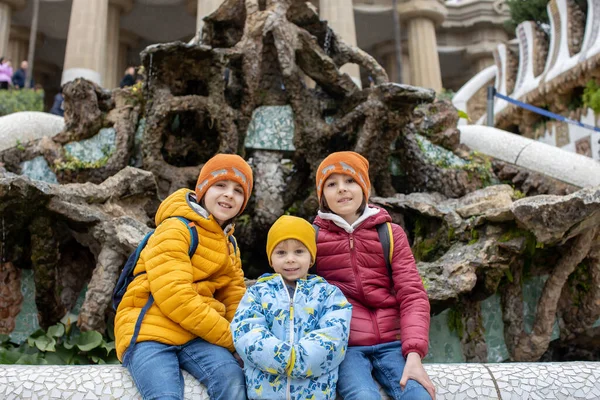 Family Children Posing Park Guell Barcelona Spain — Stock Photo, Image