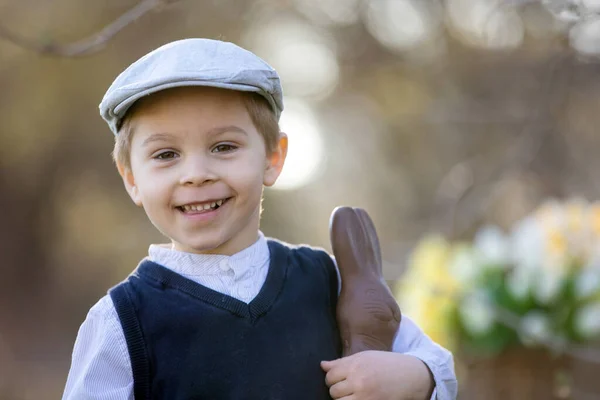 Bellissimo Bambino Bambino Alla Moda Ragazzo Giocando Con Decorazione Pasqua — Foto Stock