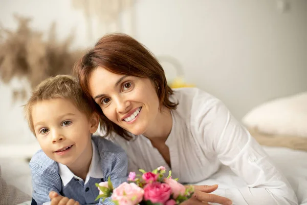 Mother Child Blond Fashion Preschool Boy Having Wonderful Family Happy — Stock Photo, Image