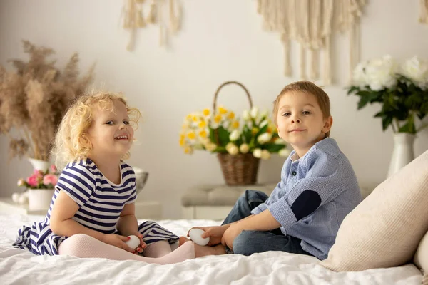 Happy Children Siblings Enjoying Easter Holiday Together Tradition Handmade Twig — Stockfoto