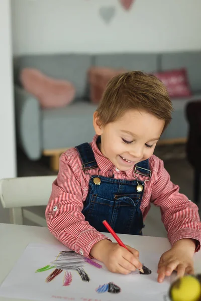 Cute Boy Child Red Shirt Drawing Picture Mothers Day Little — Stock Photo, Image