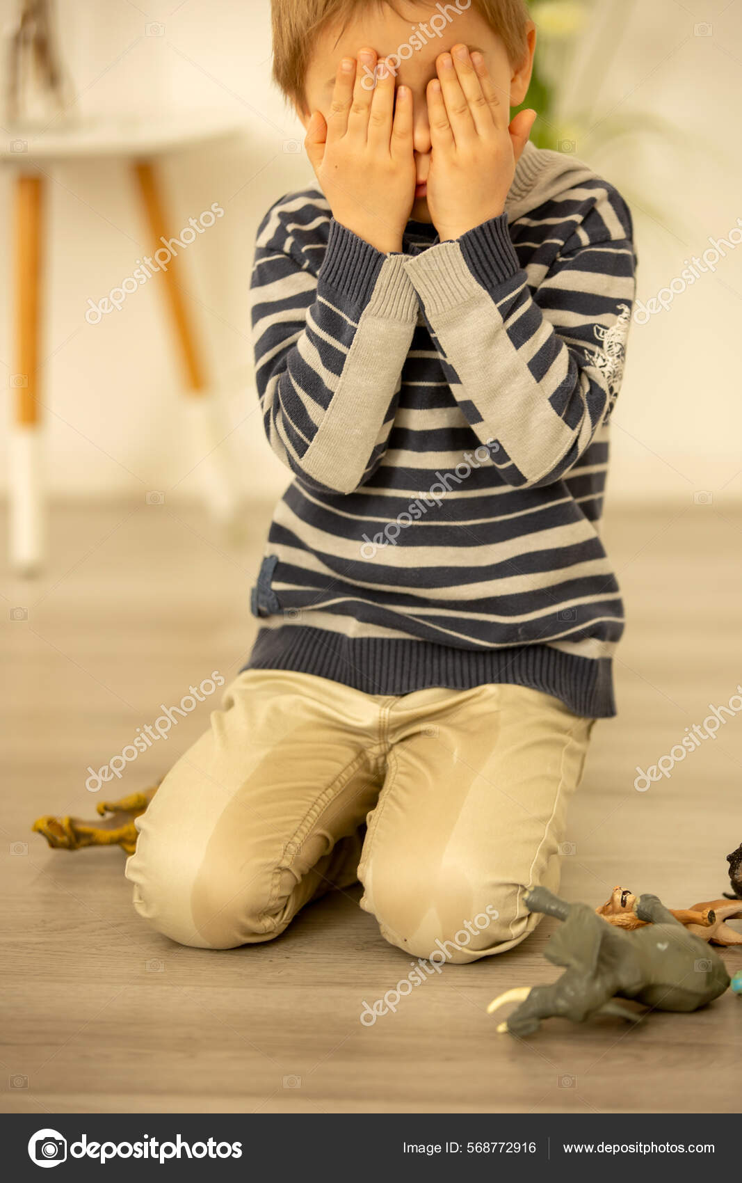 Kids pee boy 