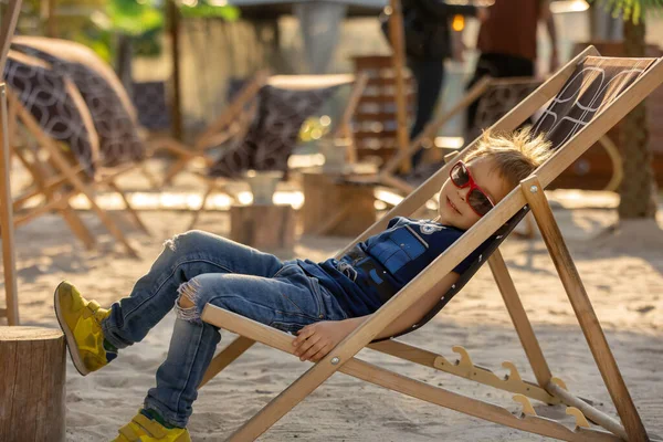 Cute Toddler Child Boy Sitting Beach Chair Center Sity Cofeteria — Foto Stock