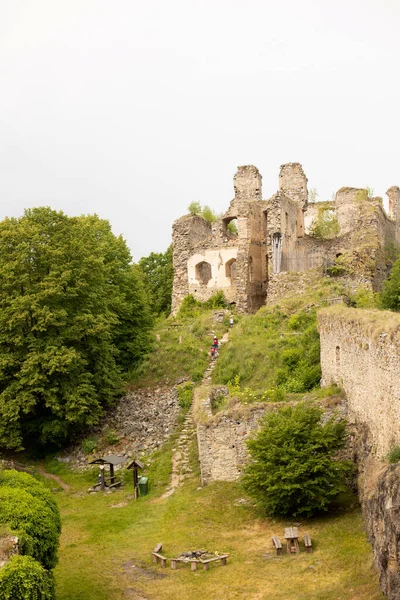 捷克共和国境内Ceske Budejovice夏季附近的Maiden Stone城堡Ruins Divci Kamen — 图库照片