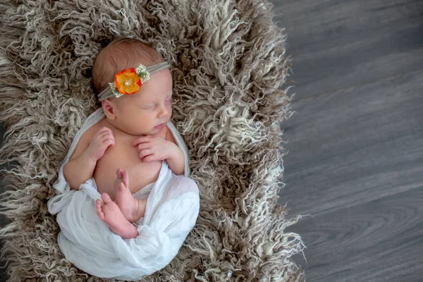 Little Newborn Baby Girl Smiling Infant Studio Shot — Stock Photo, Image
