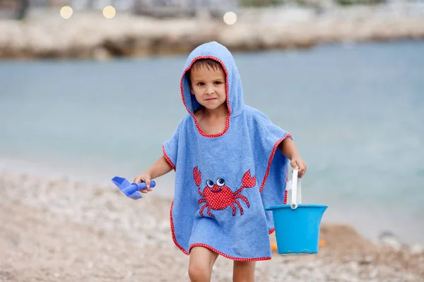 Χαριτωμένο Μικρό Αγόρι Preschooler Παίζουν Στην Άμμο Στην Παραλία Παιχνίδια — Φωτογραφία Αρχείου