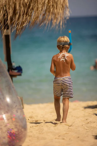 Happy Child Blond Boy Beach Applied Sun Screen Enjoying Summer — Foto Stock