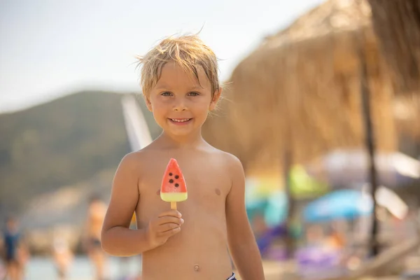 Happy Child Boy Eating Ice Cream Beach Enjoying Summer Playing — ストック写真