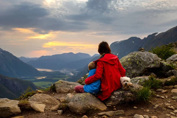 Family Children Dog Hiking Litlefjellet Sunset Enjoying Amazing View Top — Fotografia de Stock