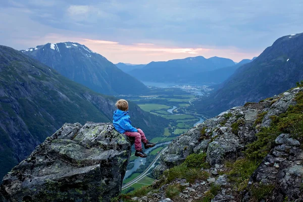 Child Sitting Rock Litlefjellet Hiking Sunset Enjoying Amazing View Top — Zdjęcie stockowe