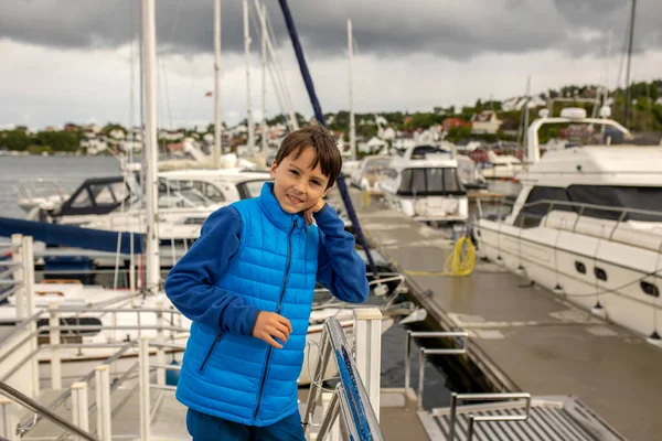 Child Visiting Little Town South Norway Arendal Rainy Summer Day — Stock Photo, Image