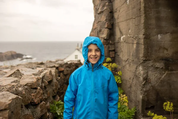 Family Children Visiting Lindesnes Fyr Lighthouse Norway Rainy Cold Day — Fotografia de Stock