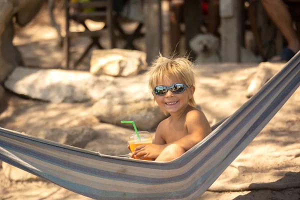 Little Boy Drinking Coctail Orange Juice Beack Hammock Enjoying Summer — Foto Stock