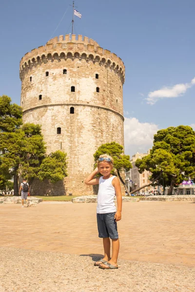Children Visiting Thessaloniki White Tower Sunny Summer Hot Day Greece — 图库照片